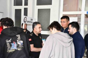kars-emniyet-muduru-tombul-kafkas-universitesi-ogrencileriyle-bir-araya-geldi-eiDuHkyT